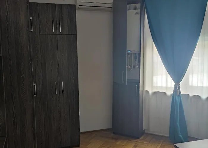 Christie's * بوخارست